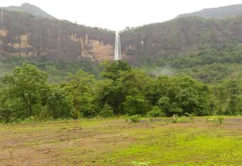 Jamrung Hillside Camping has Balcony rooms