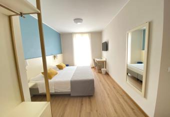 Rooms ai Poggi allows 18 year olds to book a room