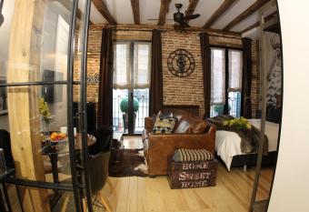 Old Town apartment allows 18 year olds to book a room