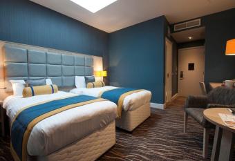 The Bottle Kiln Wetherspoon allows 18 year olds to book a room