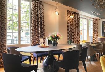 ELSA, H  tel Paris has Balcony rooms