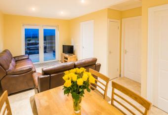 Elagh Cottages allows 18 year olds to book a room