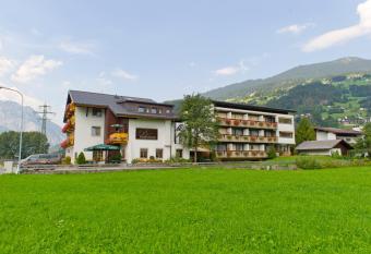 Hotel Both has Balcony rooms
