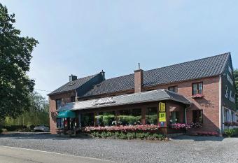 Hotel Le Menobu allows 18 year olds to book a room