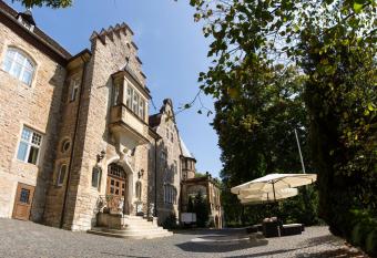 Schlosshotel Villa Westerberge allows 18 year olds to book a room