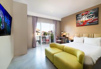 Adventure Siem Reap Lodge allows 18 year olds to book a room