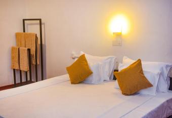 JLH Beach Hotel Hikkaduwa has Balcony rooms