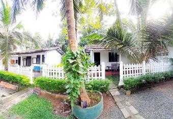 Hiriketiya Cinnamon Garden has Balcony rooms