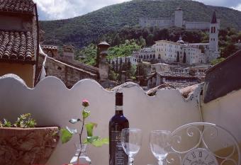 Sotto i tetti del borgo has Balcony rooms