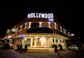 Hollywood Hotel allows 18 year olds to book a room