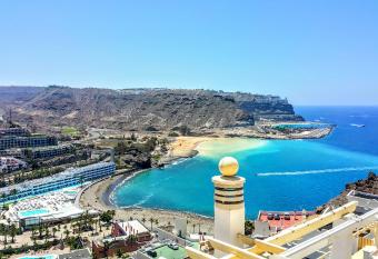 Monse  or has Balcony rooms