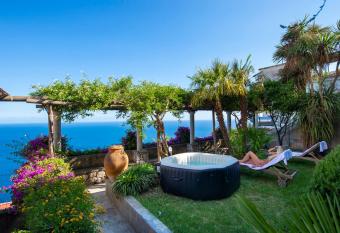 Casale Fralisa has Balcony rooms