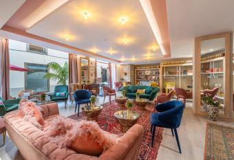 S   Boutique Hotel has Balcony rooms