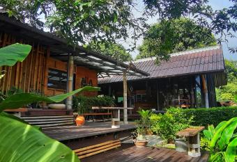 Aha Lanta Cozy Hostel allows 18 year olds to book a room