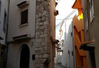 Old Town Baska has Balcony rooms