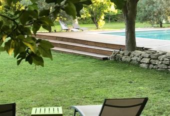 L atelier des Coudeli  res allows 18 year olds to book a room