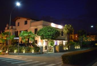 International Rooms & Apartments allows 18 year olds to book a room