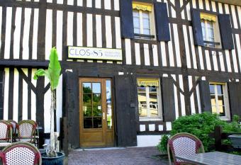 Clos 85 allows 18 year olds to book a room