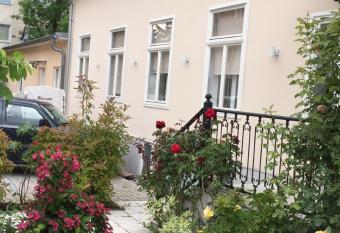 Kleine Ferienwohnung mit Garten has Balcony rooms