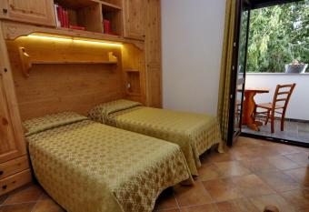 Albergo Ristorante Centro has Balcony rooms