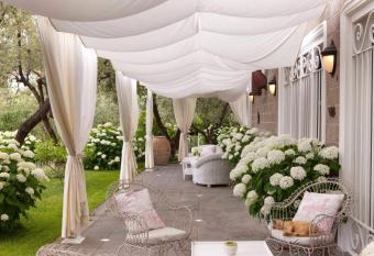 Villa Annabelle allows 18 year olds to book a room