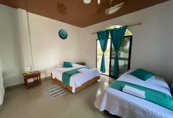 Hostal Muro De Las Lagrimas has Balcony rooms