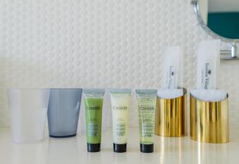 PACE HOTEL Suzhou Renmin Branch has rooms with a private hot tub