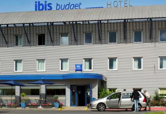 ibis Budget Charleroi Airport allows 18 year olds to book a room