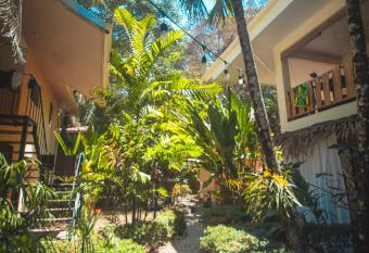Colibri Surf House & Flats has Balcony rooms