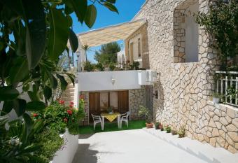 Baccaversa camere allows 18 year olds to book a room