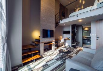 Watermark Hotel Kaohsiung Main Station has Balcony rooms