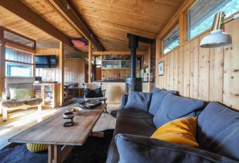 Lovely Cabin Close to the Blue Lagoon has Balcony rooms