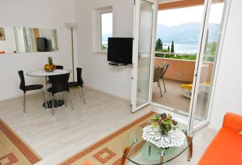 Apartments Villa Ana 1 has Balcony rooms