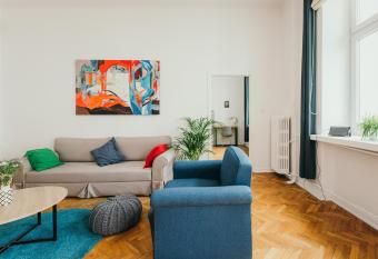 oompH Warsaw Central Elegant Apartment has Balcony rooms
