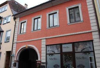 Monteurzimmer Ferienwohnungen Fritsche-Bad Mergentheim allows 18 year olds to book a room