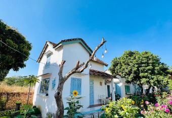 Vietnam Phuot Homestay - Kontum city has Balcony rooms