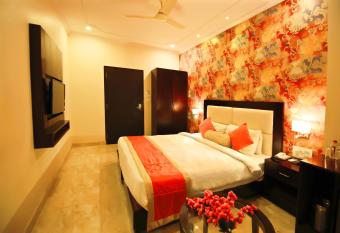 V One Pride has rooms with a private hot tub