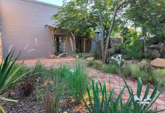 Eloff Guest House and Gallery has Balcony rooms