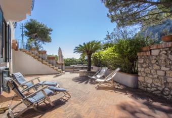 La Cuchina has Balcony rooms