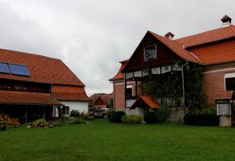 K  ria Vend  gh  z has Balcony rooms