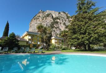 Hotel Garden Arco allows 18 year olds to book a room