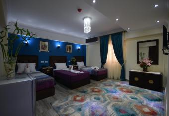 Amin Hotel has rooms with a private hot tub