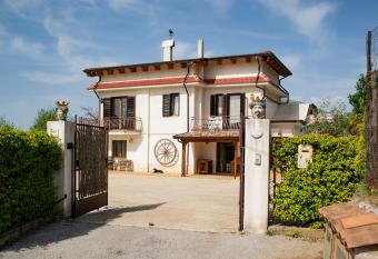 L Arcadia has Balcony rooms