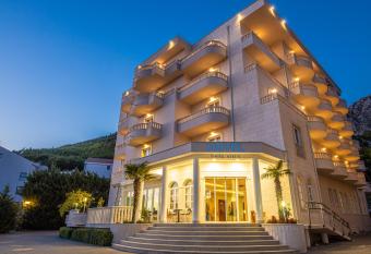 Hotel Bella Vista has Balcony rooms