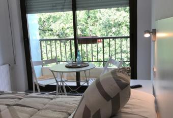 El Malecon allows 18 year olds to book a room