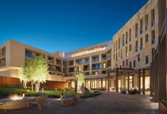 Hotel Chaco has Balcony rooms