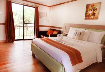 Aerostop Hotel and Restaurant has Balcony rooms