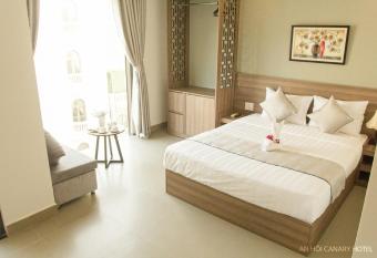 An Hoi Canary Hotel has Smoking/Balcony rooms