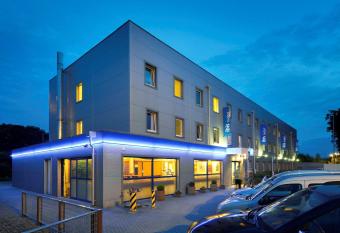 ibis budget Aachen Raeren Grenze allows 18 year olds to book a room