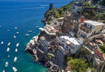 Villa Corallium has Balcony rooms
